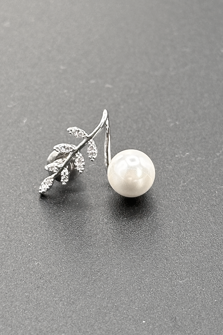 Olive leaf pearl earrings 