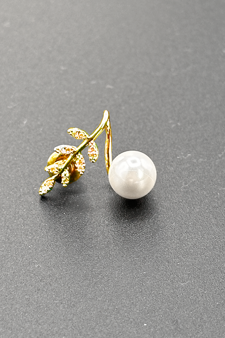 Olive leaf pearl earrings 
