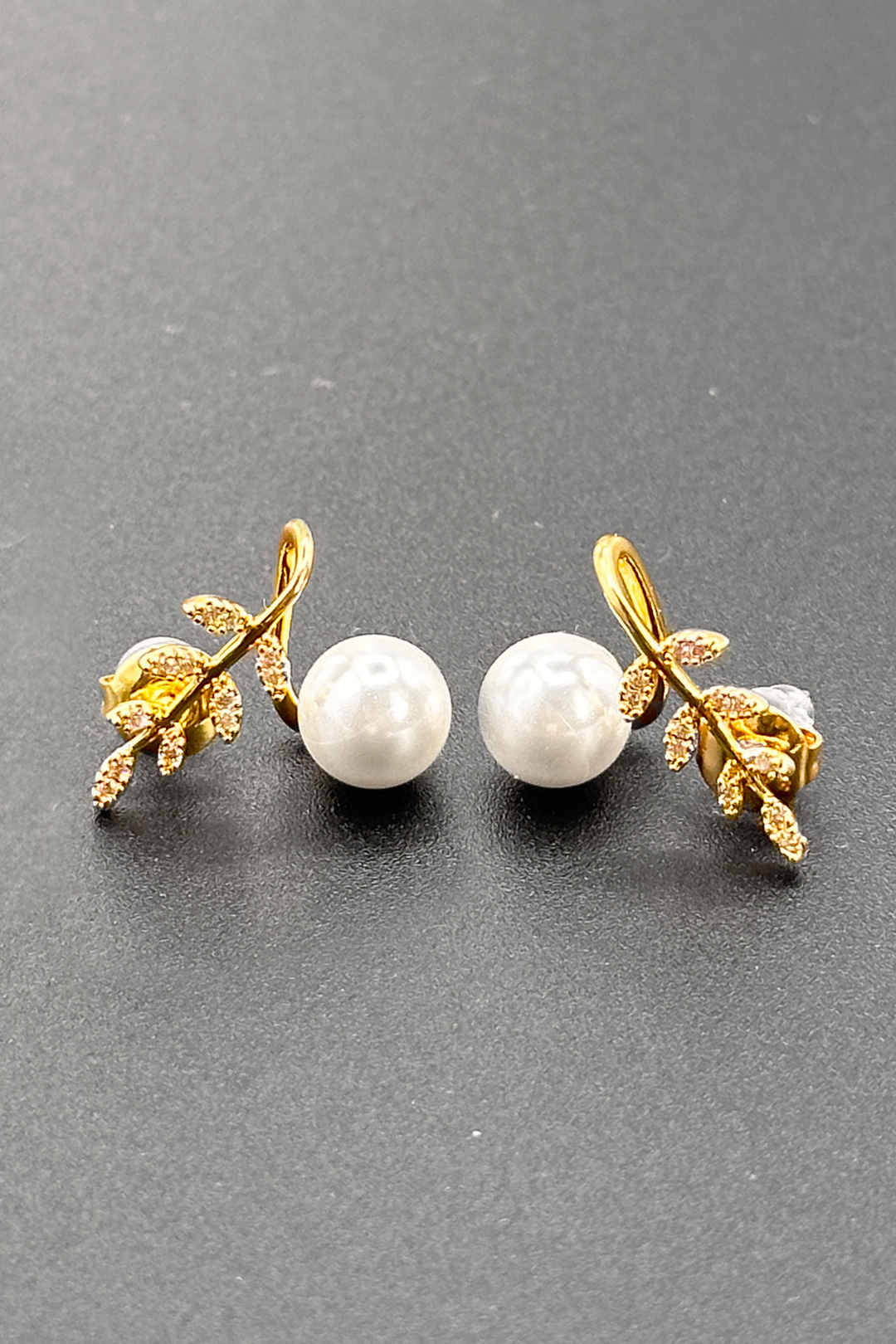 Olive leaf cubic zirconia pearl earrings 
