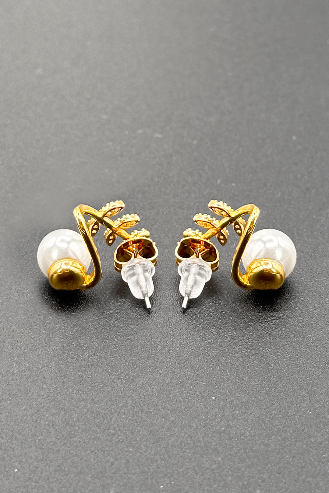 Olive leaf pearl earrings 